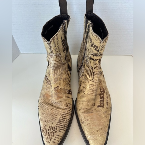 Donald J. Pliner Josh Newspaper Distressed Calf Hair Men’s Boot Size 9.5 - Picture 2 of 10